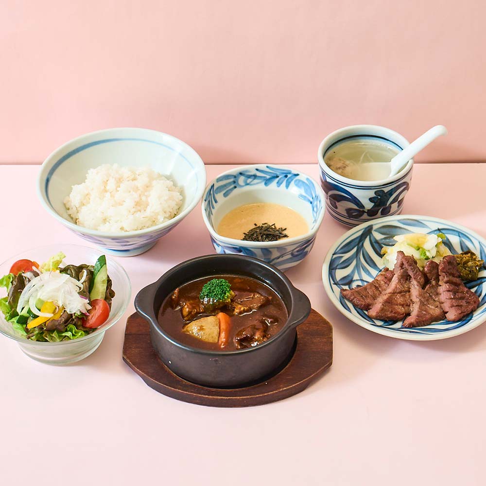 青葉のメニュー「牛たんとシチューのセット」のイメージ画像1