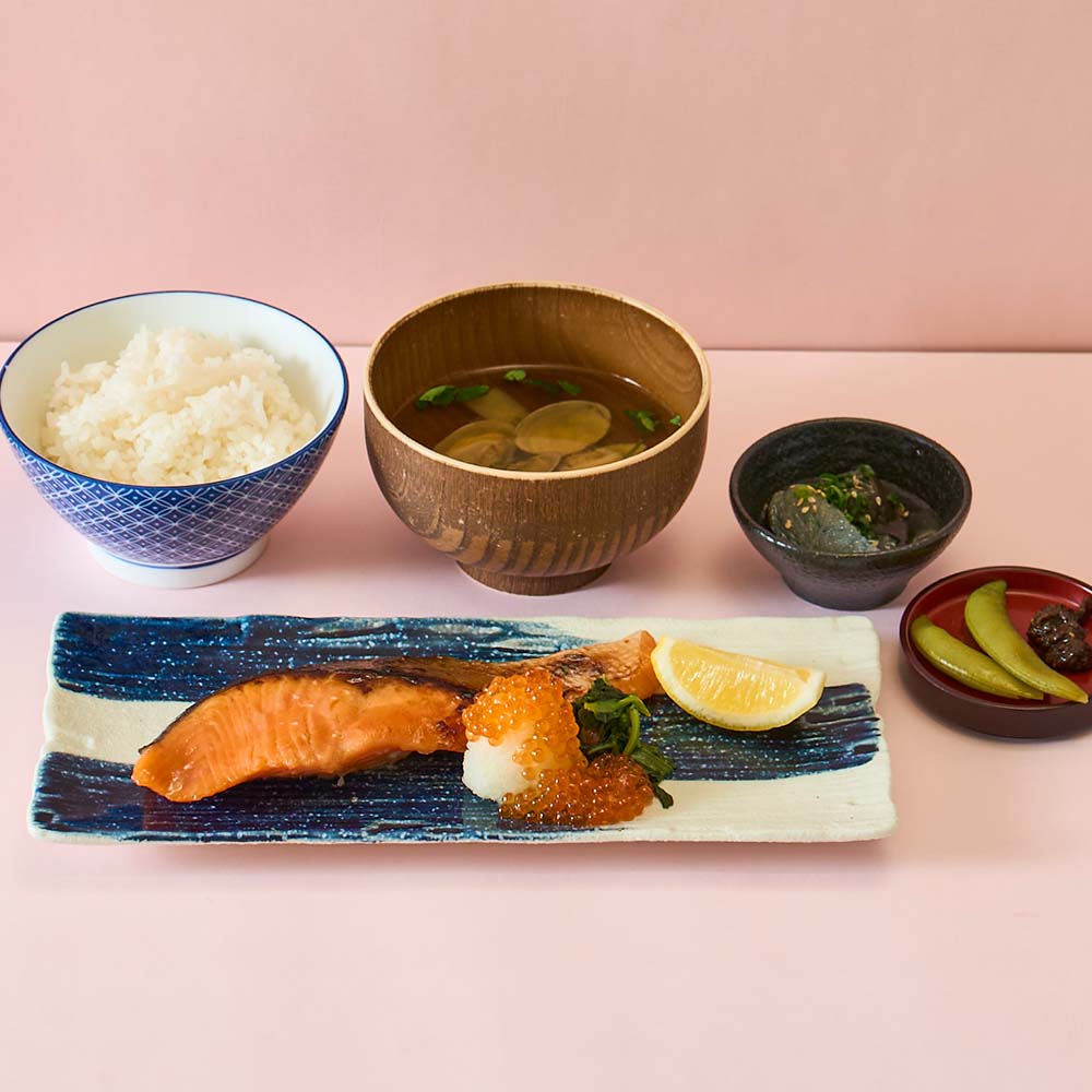 牛カツと和定食　京都勝牛のメニュー「サーモンの塩麹焼き膳」のイメージ画像1