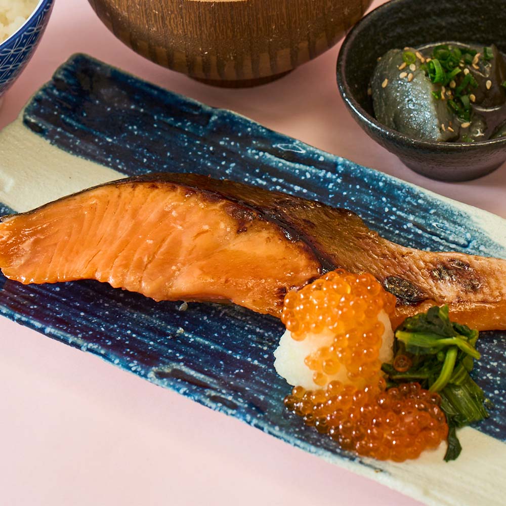 牛カツと和定食　京都勝牛のメニュー「サーモンの塩麹焼き膳」のイメージ画像2