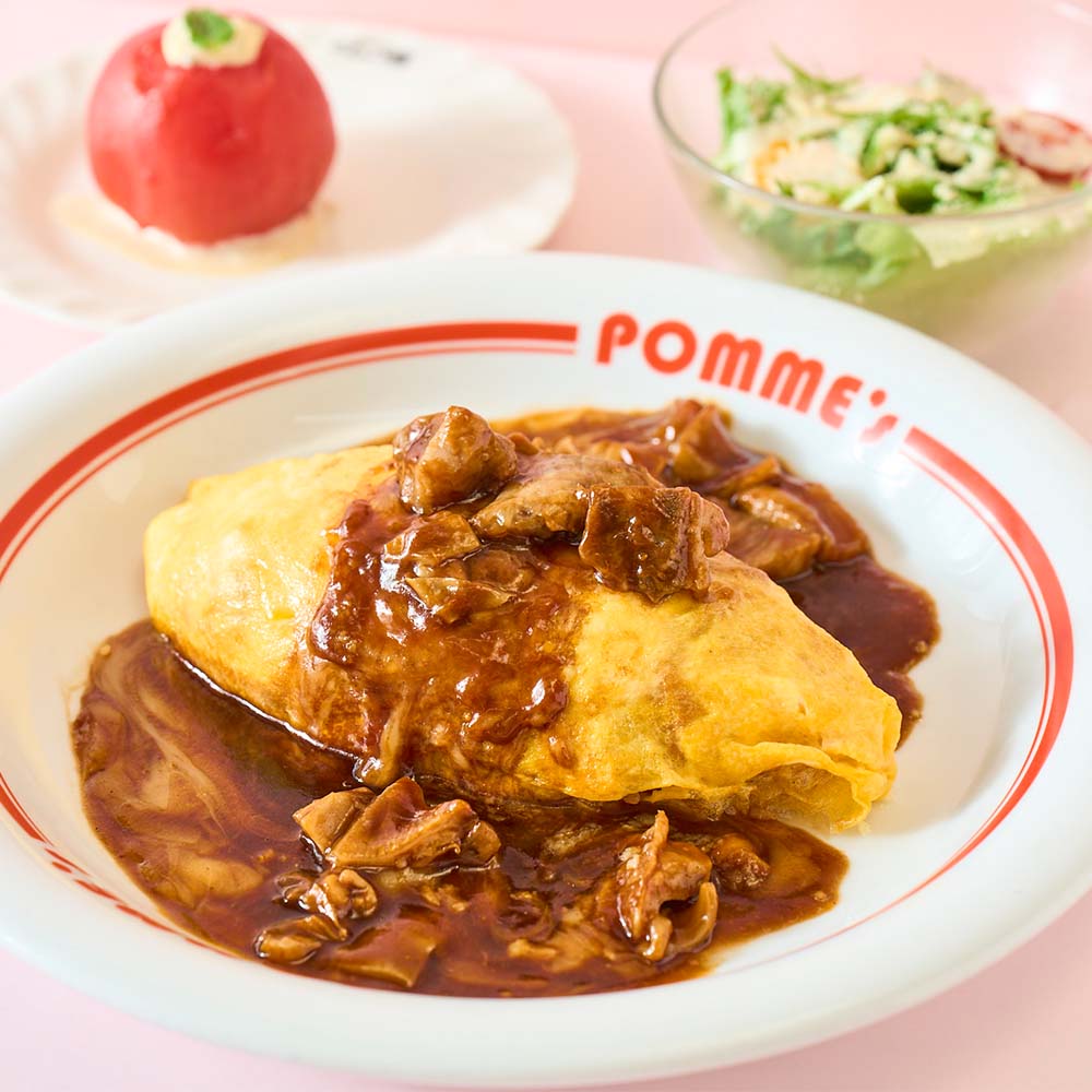 ポムの樹classicのメニュー「牛すじチーズデミグラスソースオムライスSSサイズ＋ミニサラダセット」のイメージ画像1