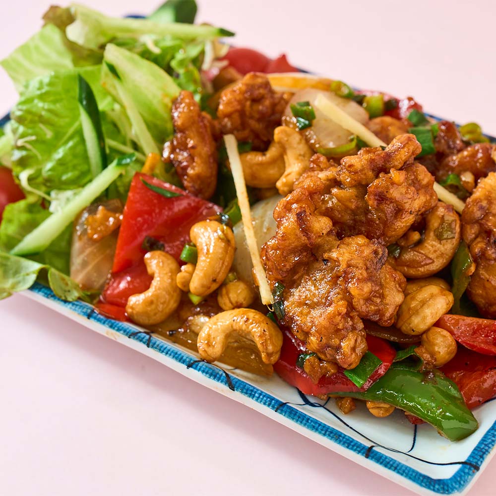 ロイヤルココナッツガーデンのメニュー「チキンとカシューナッツの炒め物」のイメージ画像1