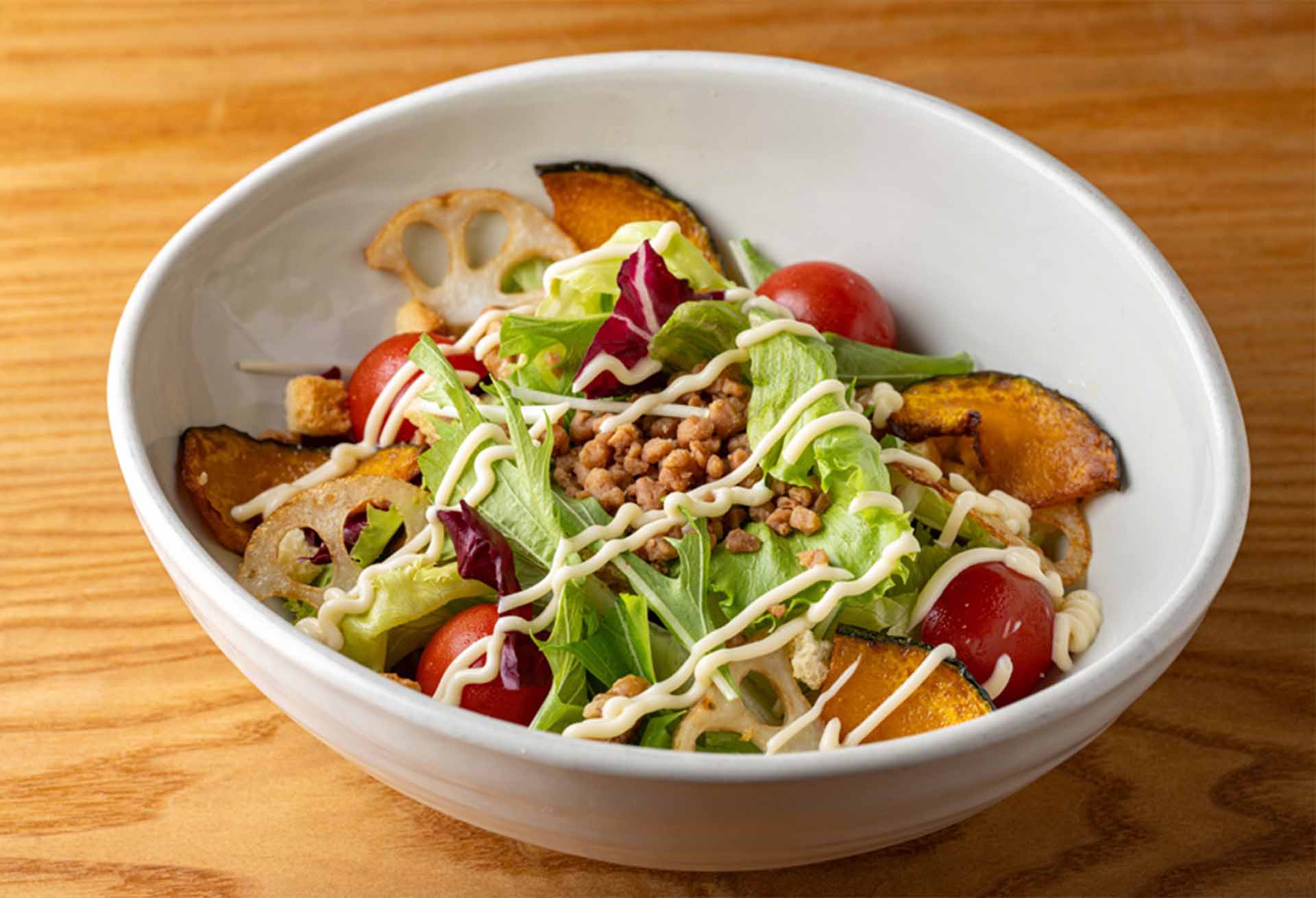 秋の野菜とクルミのサラダメニューのイメージ2