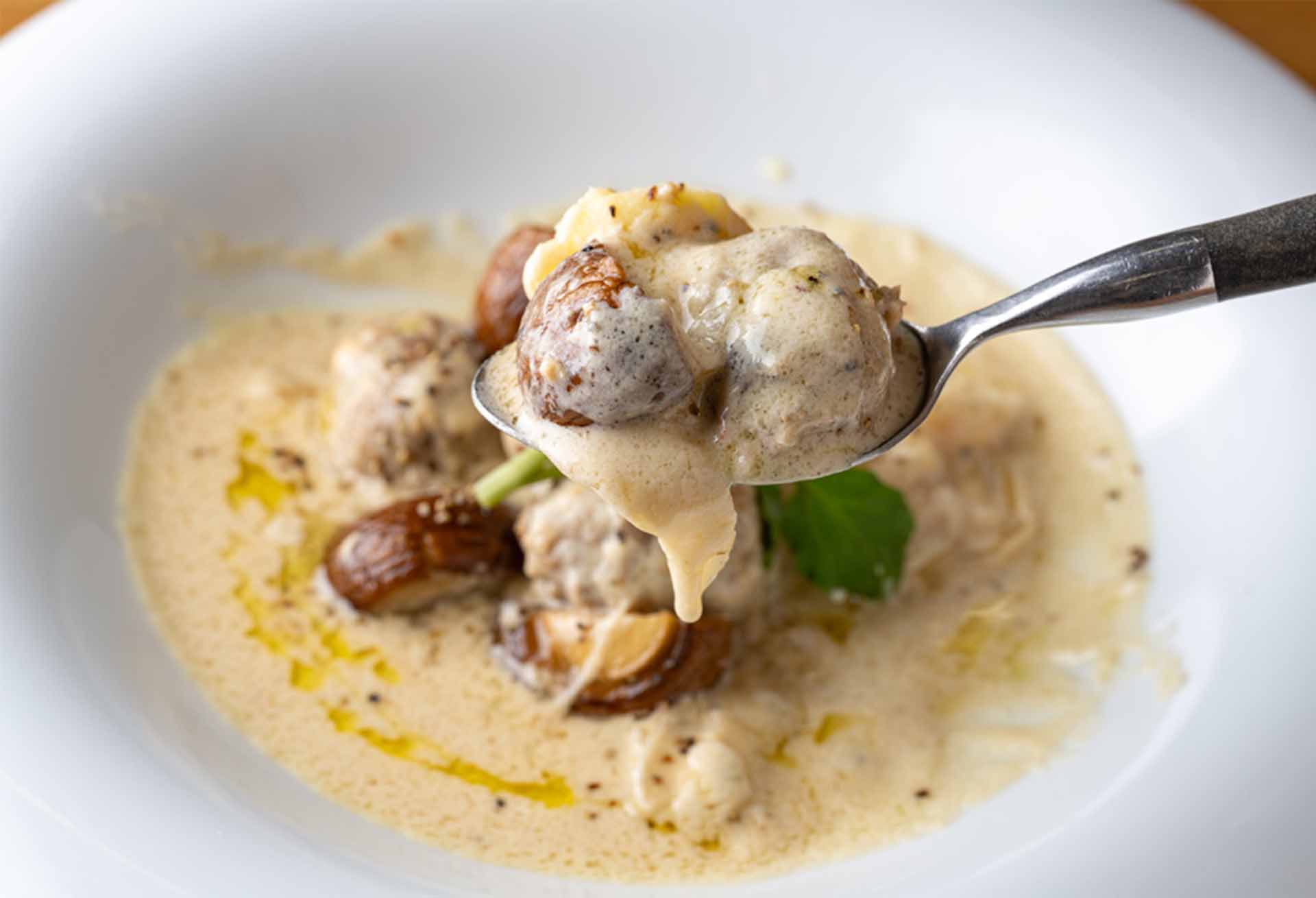 NIKUVEGEミニハンバーグのフリカッセ風メニューのイメージ1