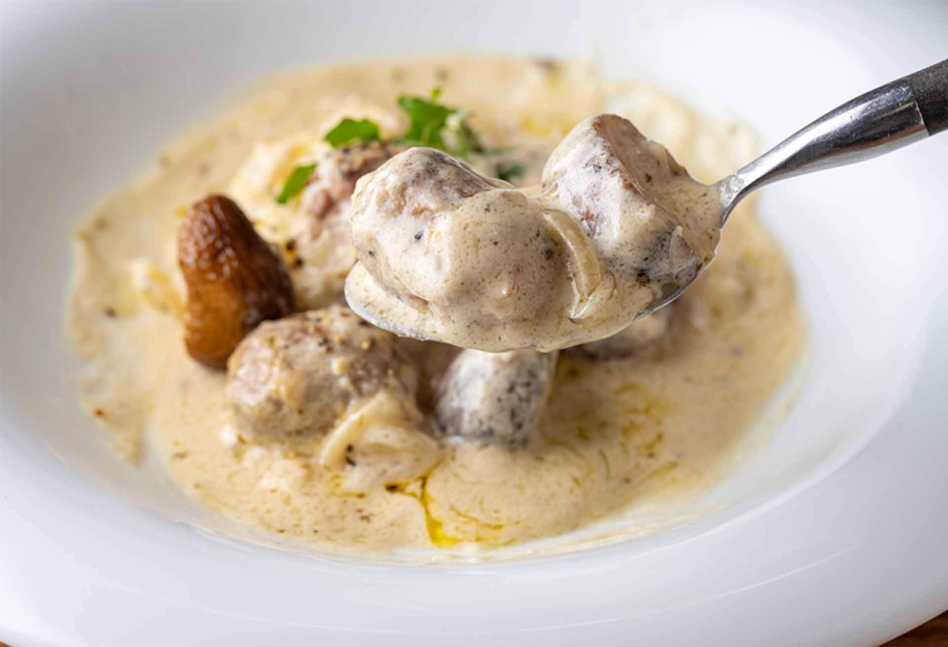 NIKUVEGEミニハンバーグのフリカッセ風メニューのイメージ2