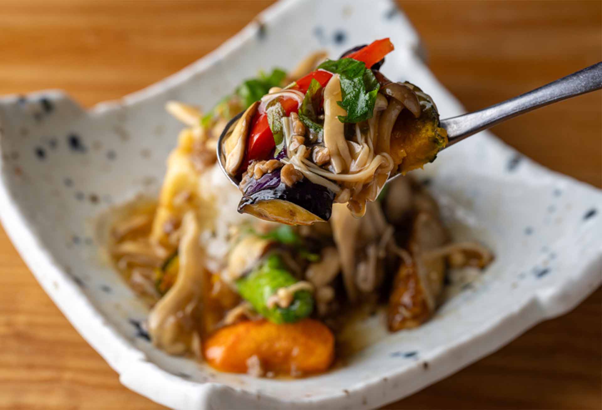 揚げ豆腐とたっぷりきのこの鬼おろしあんかけメニューのイメージ1