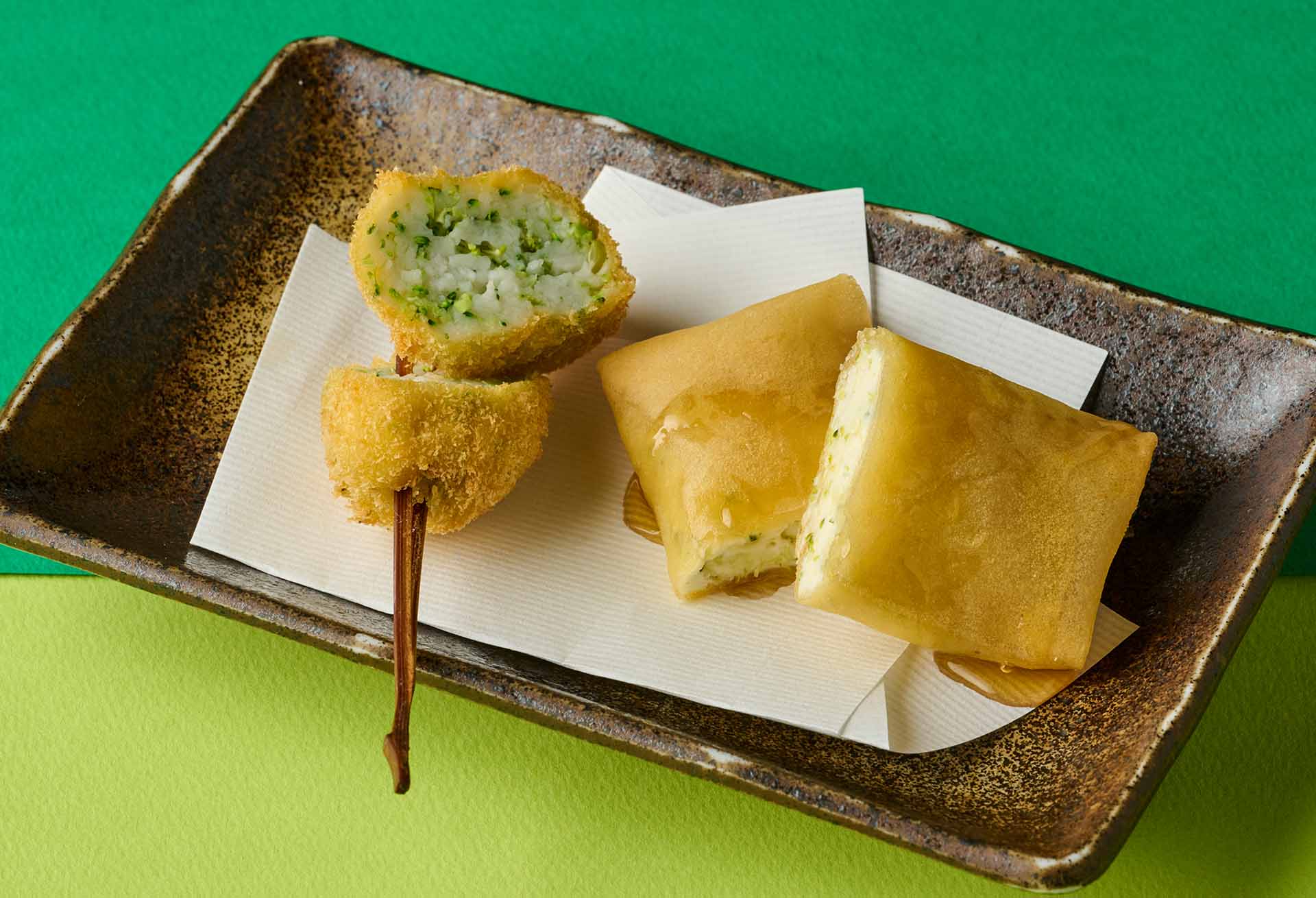 「ブロッコリーと梅の和風串＆ブロッコリーとクリームチーズのハニー春巻きセット」メニューのイメージ1
