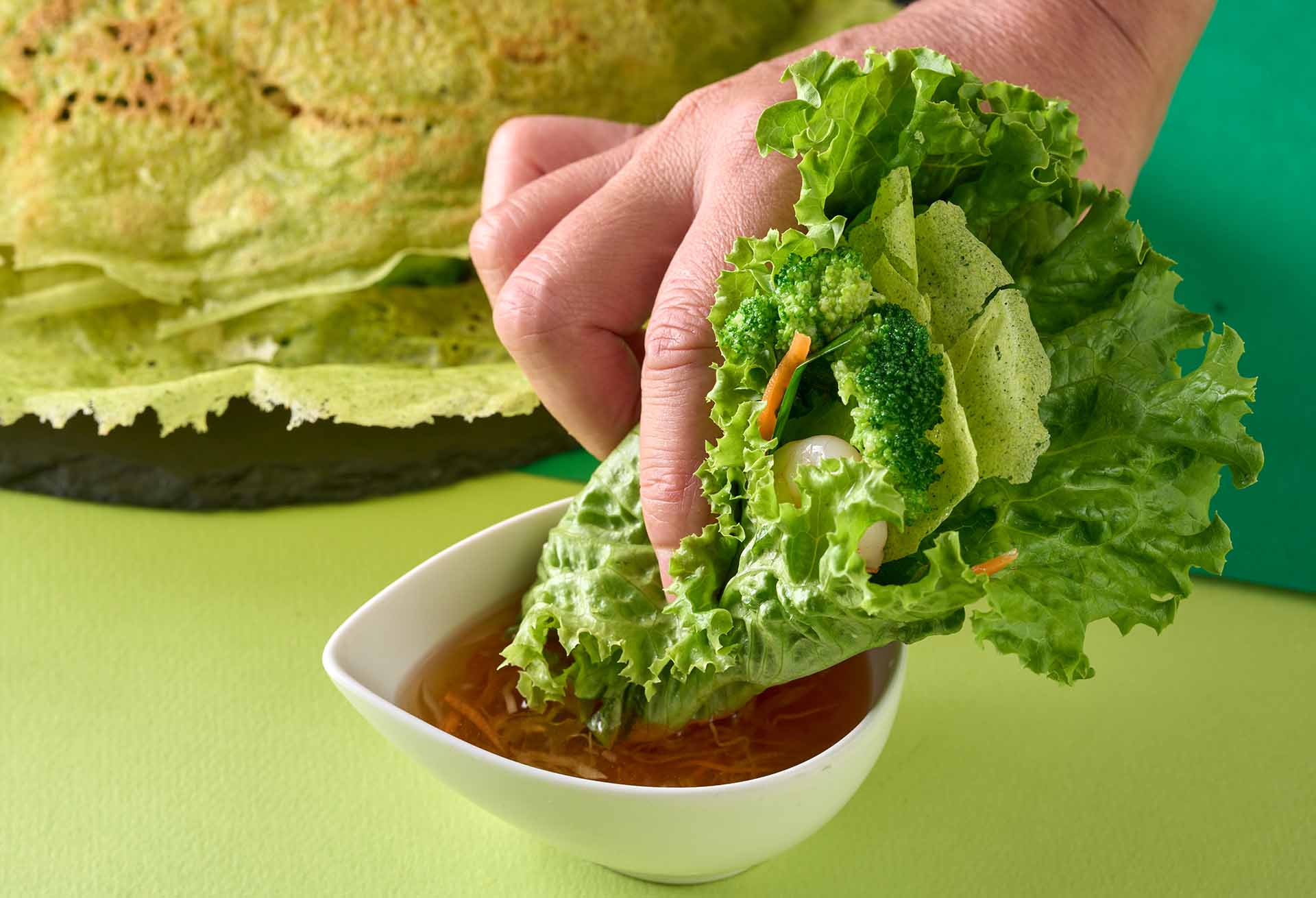 「海老と5種の野菜のバインセオ」メニューのイメージ3