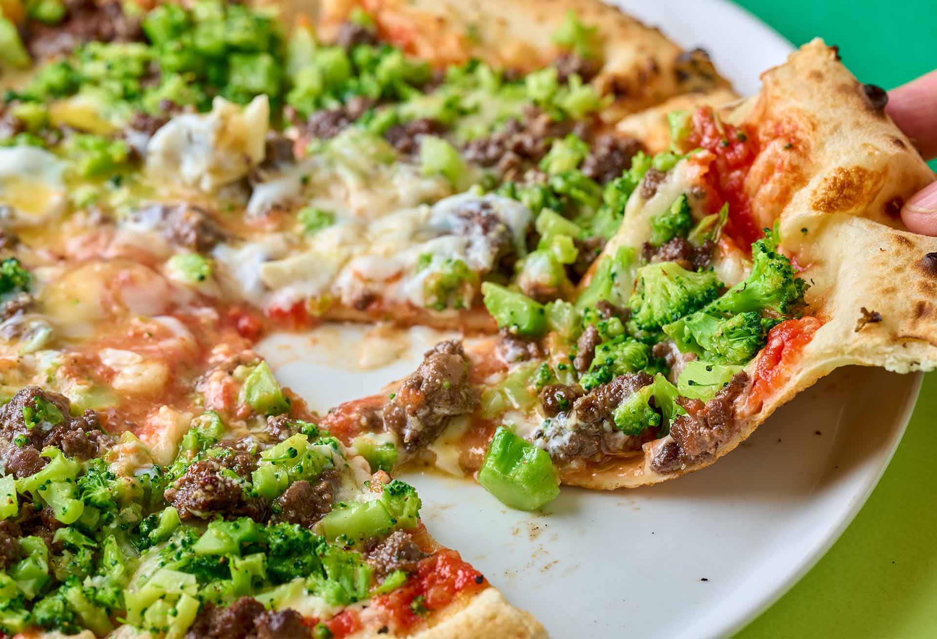 「北海道産牛挽肉とブロッコリーのピッツァビスマルク」メニューのイメージ2